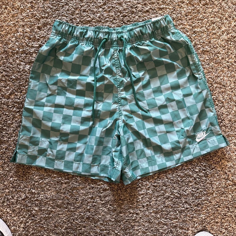 Nike Club Flow Checkered Shorts Men's Small Above‎ Knee Casual Running